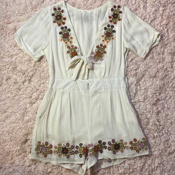 Tularosa Rowley Romper in cream with embroidery flowers - Picture 3 of 12